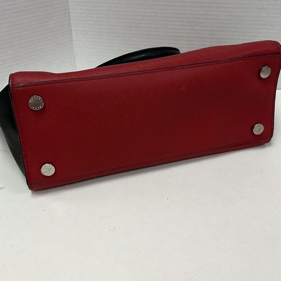 Like new Michael Kors handbag - Picture 5 of 8